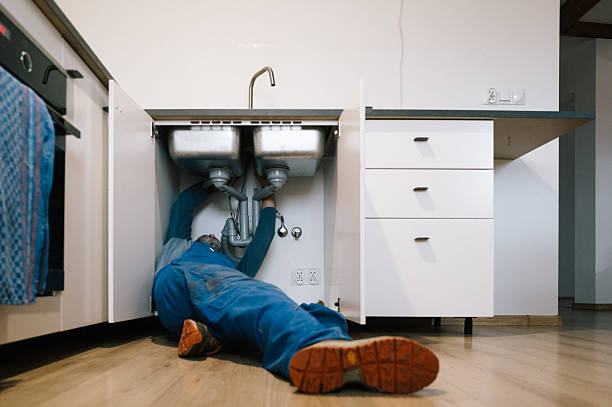 Professional Leak Detection technician working in Corona Del Mar, CA
